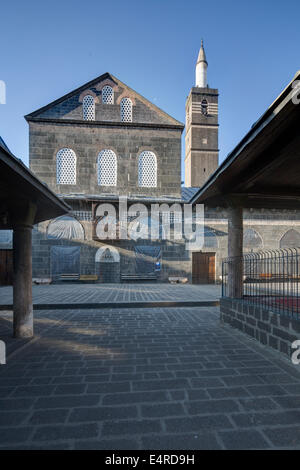 Il cortile grande moschea, Diyarbakir, Anatolia, Turchia Foto Stock