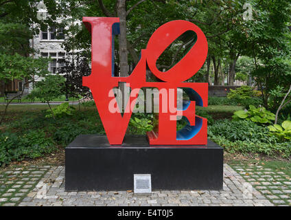 Amore scultura dell'artista Robert Indiana University of Pennsylvania, Philadelphia Foto Stock