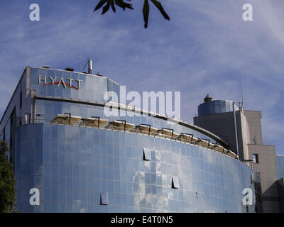 Luglio 15, 2014 - Moderno hotel a 5 stelle ''Hayatt'' nel centro di Kiev, Ucraina contro il cielo blu (credito Immagine: © Igor Golovniov/ZUMA filo) Foto Stock