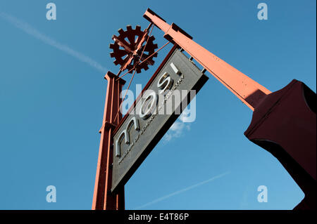 La struttura che indica l'ingresso per il Museo della Scienza e dell'industria (MOSI) vicino il Castlefield area di Manchester. Foto Stock