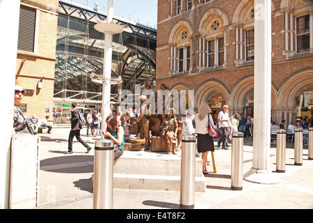 "I bambini del Kindertransport' statua,speranza Square, Liverpool Street Station,Londra,UK Foto Stock