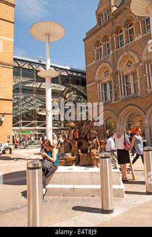 "I bambini del Kindertransport' statua,speranza Square, Liverpool Street Station,Londra,UK Foto Stock