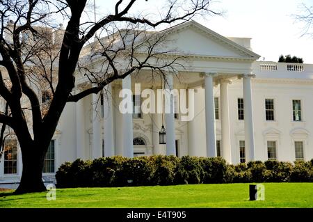 Washington, DC: Nord davanti alla Casa Bianca con il suo grande portico e la porta di entrata Foto Stock