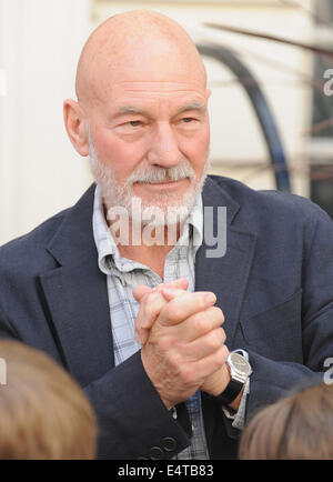 Londra, Regno Unito. 29 apr 2009. Patrick Stewart frequenta un photocall per il gioco Westend Waiting For Godot al Theatre Royal Haymarket. © Ferdaus Shamim/ZUMA filo/Alamy Live News Foto Stock