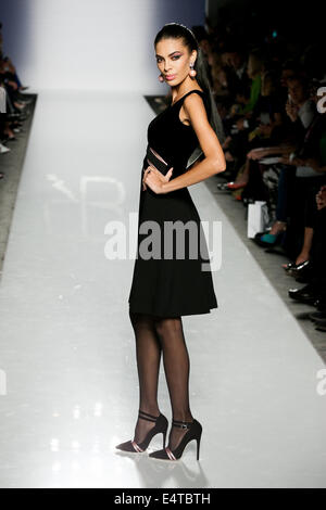 Haute Couture fashion show Renato Balestra durante la sfilata di moda a Roma Luglio 2014 Foto Stock