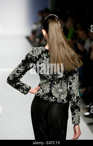 Haute Couture fashion show Renato Balestra durante la sfilata di moda a Roma Luglio 2014 Foto Stock