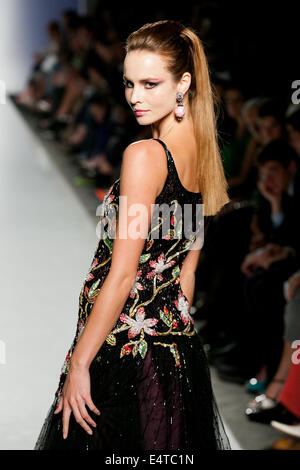 Haute Couture fashion show Renato Balestra durante la sfilata di moda a Roma Luglio 2014 Foto Stock