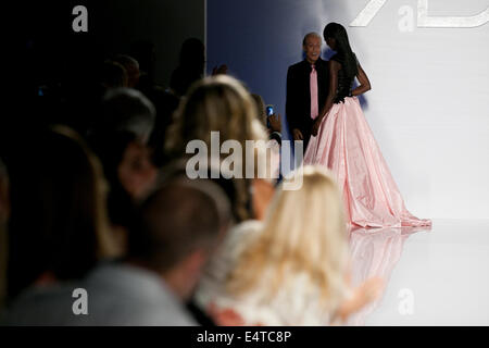 Haute Couture fashion show Renato Balestra durante la sfilata di moda a Roma Luglio 2014 Foto Stock