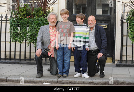 Londra, Regno Unito. 29 apr 2009. Sir Ian Mckellen e Patrick Stewart frequentare un photocall per il gioco Westend Waiting For Godot al Theatre Royal Haymarket. © Ferdaus Shamim/ZUMA filo/Alamy Live News Foto Stock