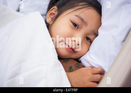 Paziente pediatrico in ospedale in attesa di intervento chirurgico, Utah, Stati Uniti d'America Foto Stock