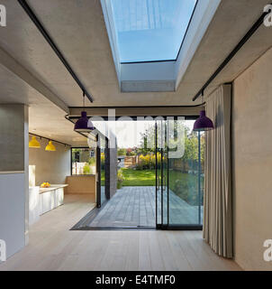 Strada Townley casa privata, Londra, Regno Unito. Architetto: Glas architetti + Designers, 2013. Spazio non ammobiliata con lucernario Foto Stock