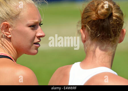 Jocelyn Rae (GB) e Anna Smith (GB) giocando a Devonshire Park, Eastbourne, 2014 Foto Stock