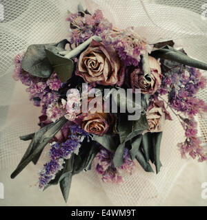Sfondo colorato di essiccati fiori diversi bouquet vintage Foto Stock