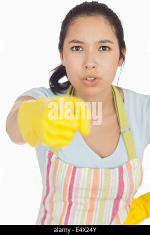 Accusando la donna di puntamento della catenaria Foto Stock