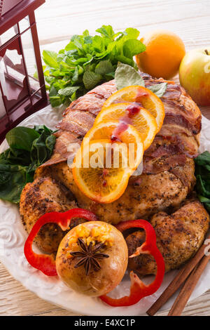 La Turchia al forno con ripieno di castagne e arancione Foto Stock