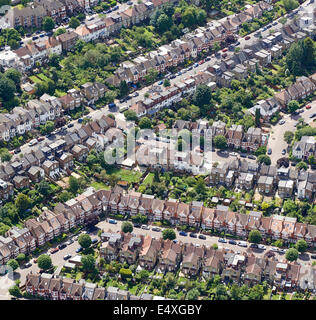 Alloggiamento suburbana a nord di Londra, intorno Hornsea, zona sud-est dell' Inghilterra, Regno Unito Foto Stock