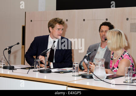 Londra, Regno Unito. 17 Luglio, 2014. Tristram Hunt ombra Segretario di istruzione della manodopera con Joe Hallgarten, Joanna Brinkley alla RSA talk London UK Credit: Prixpics/Alamy Live News Foto Stock