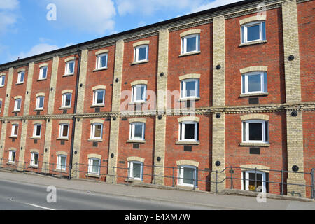 Riverside magazzino convertito in appartamenti Foto Stock