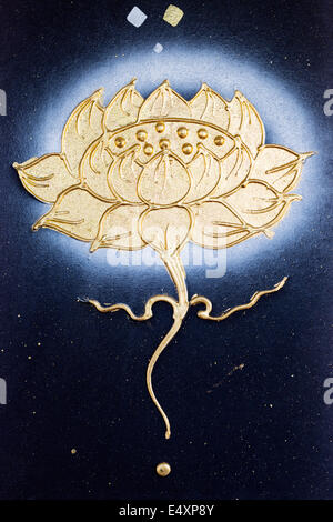 Fiore d'Oro dipinta su una tela scuro Foto Stock