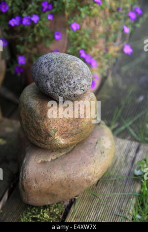 Pila di tre pietre Foto Stock