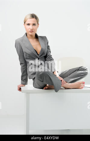 Bella donna. periodo di relax in ufficio Foto Stock