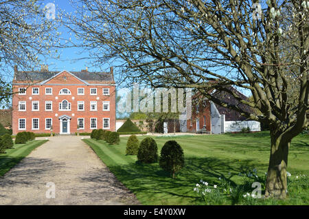 Grande casa Georgiana con prato Foto Stock