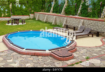 Piccolo cortile privato Piscina Foto Stock