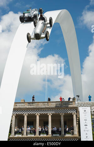 Mercedes scultura di Gerry Giuda a Goodwood Festival della velocità 2014 Foto Stock