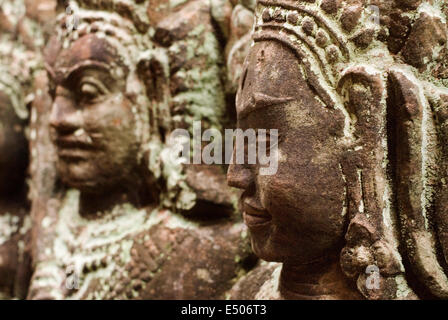 Il bassorilievo sulla terrazza del re lebbroso. Angkor Thom. La terrazza del Lebbroso King (o lebbroso re terrazza), (Preah imparare Sdech Foto Stock