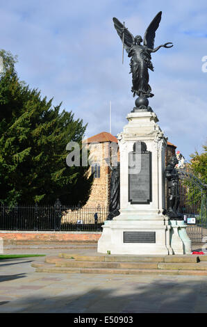 Colchester Memoriale di guerra in verticale Foto Stock