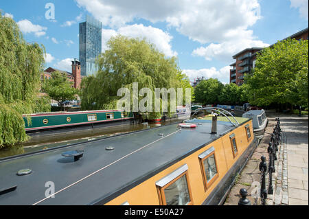Il Castlefield Urban Heritage Park e centro storico canal conservation area compresa Beetham Tower a Manchester, UK. Foto Stock