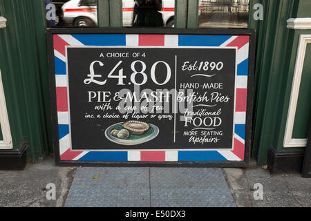 Torta Goddards e Mash Shop in London Greenwich Foto Stock