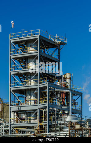 Impianto industriale in una giornata di sole Foto Stock