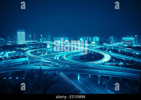 Interscambio di Shanghai di notte Foto Stock