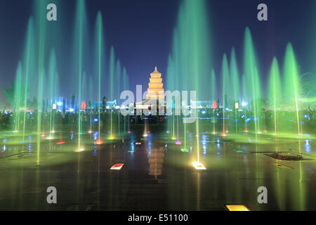 Xian di notte, a pagoda con fontane Foto Stock