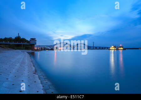 Nanjing dashengguan ponte in nightfall Foto Stock