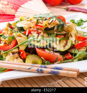 Verdure vegetariana con riso selvatico Foto Stock