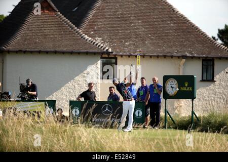 Ryo Ishikawa (JPN), 17 luglio 2014 - Golf : Ryo Ishikawa del Giappone tees off all'undicesimo foro durante il primo round del 143British Open Championship al Royal Liverpool Golf Club a Milton Keynes, Inghilterra. (Foto di Koji Aoki/AFLO SPORT) Foto Stock