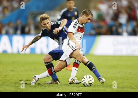 (L-R) Lucas Biglia (ARG), Philipp Lahm (GER), 13 luglio 2014 - Calcio : Coppa del Mondo FIFA Brasile 2014 partita finale tra Germania e Argentina al Maracana stadium di Rio de Janeiro in Brasile. (Foto di AFLO) Foto Stock