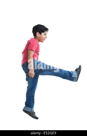 Little Boy il salto in aria Foto Stock