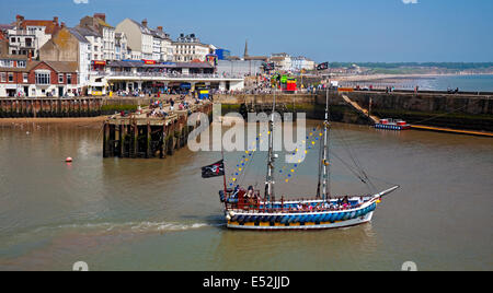 Piacevole gita in barca con partenza dal porto di Bridlington in estate nello Yorkshire orientale Inghilterra Regno Unito GB Gran Bretagna Foto Stock