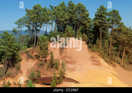 Percorso del ocre in Roussillon, Luberon, Provenza, Francia. Foto Stock