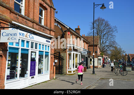 High Street, Hartley Wintney, Hampshire, Inghilterra, Regno Unito Foto Stock