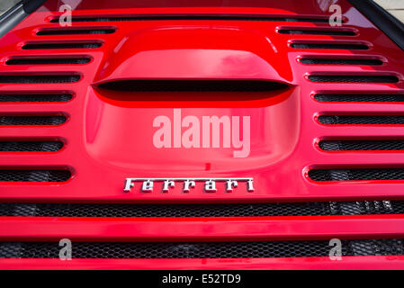 Red Ferrari Engine Grill Foto Stock