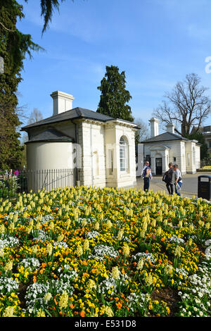 Ingresso ai Giardini Jephson, Royal Leamington Spa Warwickshire, Inghilterra, Regno Unito Foto Stock