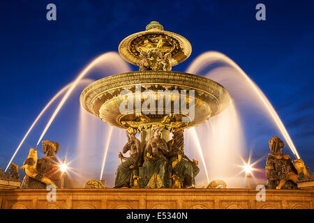 Fontana a Place de la Concorde Foto Stock