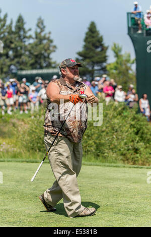 Stateline, Nevada, Stati Uniti d'America. 18 Luglio, 2014. Il comico Larry The Cable Guy gioca a Edgewood Tahoe il primo giorno della concorrenza alla venticinquesima edizione del secolo americano campionato. Credito: Brian Cahn/ZUMA filo/Alamy Live News Foto Stock