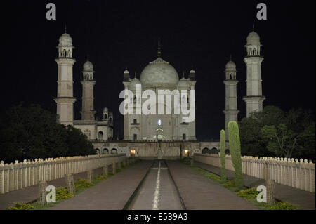 Vista di Bibi Ka Maqbara di notte, Aurangabad, Maharashtra, India Foto Stock