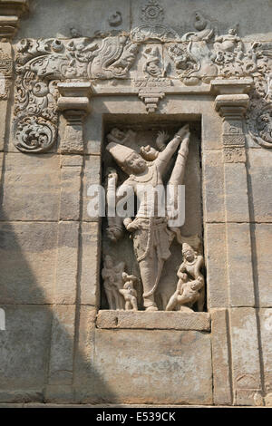 Vishnu Trivikarma scultura, Pattadakal, Karnataka, India Foto Stock