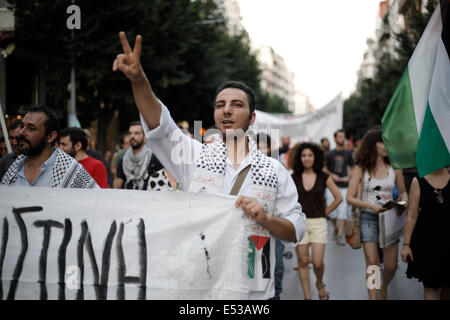 Salonicco, Grecia. 18 Luglio, 2014. I Greci e i palestinesi che vivono in Grecia hanno protestato contro le incursioni aeree israeliane nella striscia di Gaza. Salonicco, Grecia il 18 luglio 2014. Credito: Konstantinos Tsakalidis/Alamy Live News Foto Stock